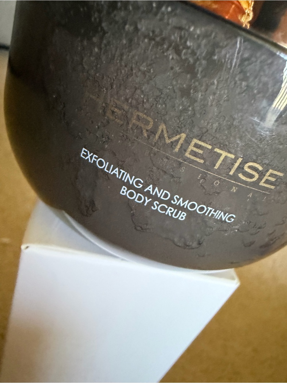 Hermetise Exfoliating and Smoothing Body Scrub - Brown